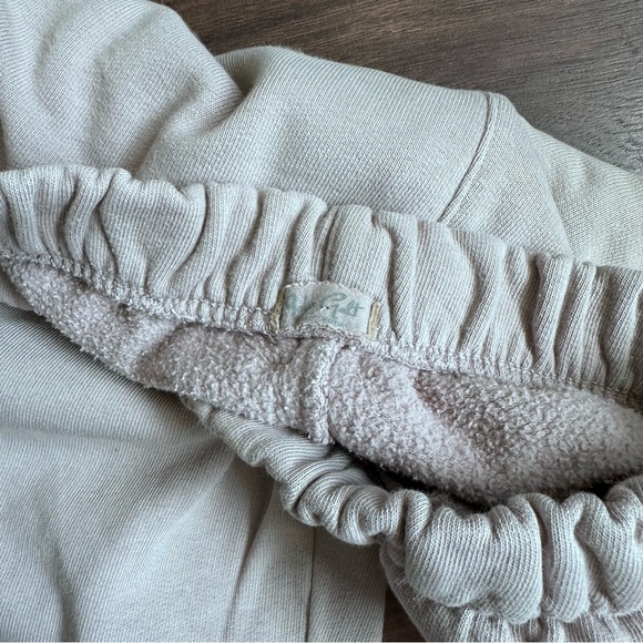 Brandy Melville Rosa Sweatpants - Picture 3 of 5